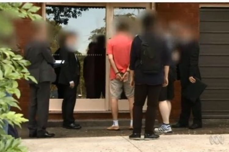 Polisi Australia menuntut pria asal Sydney karena bertindak sebagai agen ekonomi untuk Korea Utara. Pria itu dituduh melakukan percaloan dan mendiskusikan penawaran senjata pemusnah massal. (Australia Plus)