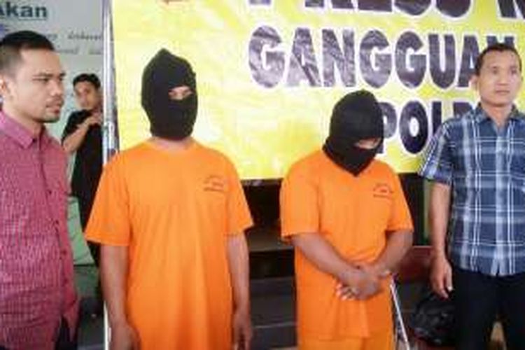 Bandar judi togel , Agus Catur dan anak buahnya Ali Gaphor saat berada di Mapolres Sleman