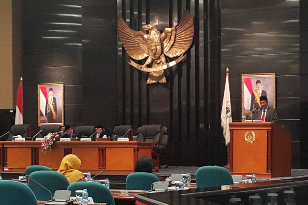 Gubernur DKI Jakarta Djarot Saiful Hidayat menyampaikan laporan keterangan pertanggungjawaban akhir masa jabatan (LKPJ-AMJ) gubernur Provinsi DKI Jakarta tahun 2013-2017 dalam rapat paripurna yang digelar DPRD DKI Jakarta, Rabu (13/9/2017) sore.