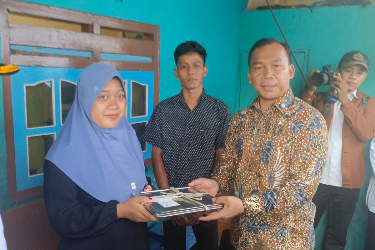 Menteri Kependudukan dan Pembangunan Keluarganya (Kemendukbangga)/Kepala BKBBN, Dr.Wihaji, SAg MPd melakukan pengecekkan langsung distribusi makan bergizi gratis (MBG) di Kota Pasuruan, Rabu (07/06/2025).