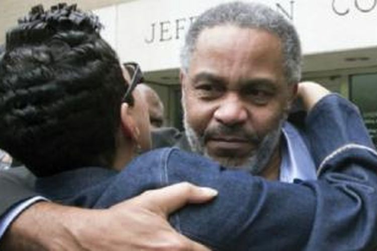 Ray Hinton mendekam 30 tahun di penjara menanti eksekusi hukuman mati sebelum akhirnya dinyatakan terbukti tak bersalah 