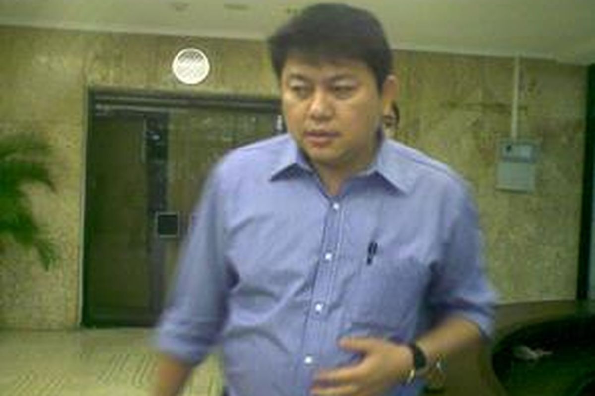 Pengacara Budi Sampoerna, Lucas, mendatangi Kantor Wantimpres, Kamis (12/11), untuk menemui Tim Delapan. Atas inisiatif sendiri, Lucas mengaku ingin membagi banyak informasi terkait kasus Bibit Samad Rianto dan Chandra M Hamzah.