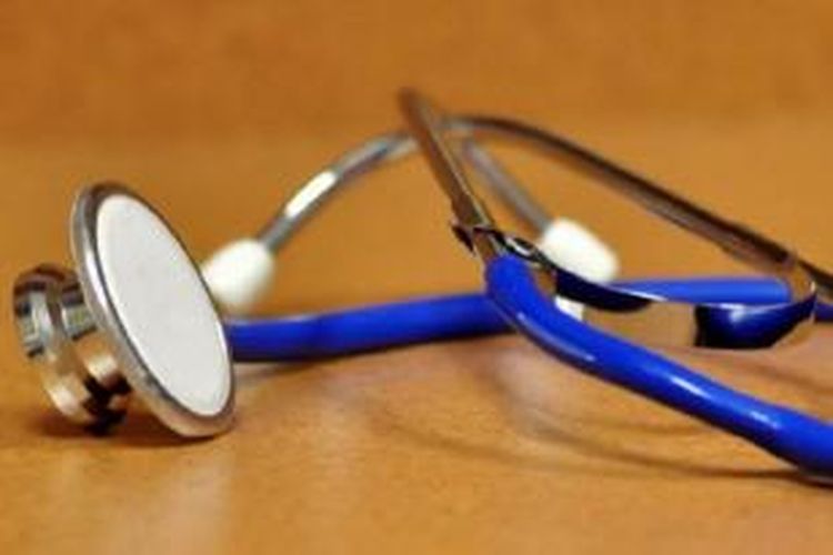 Seorang dokter perempuan di pedalaman Australia dicabut izin prakteknya karena selingkuh dengan suami pasiennya. 