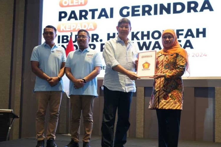 Wakil Ketua Dewan Pembina Partai Gerindra Hashim Djojohadikusumo memberikan dukungan resmi kepada Khofifah maju Pilkada Jatim 2024, Minggu (10/12/2023).