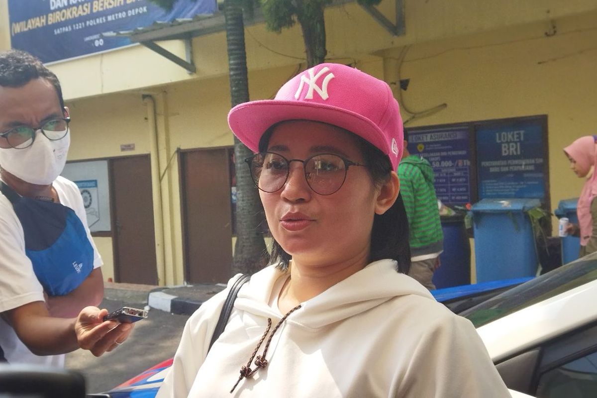 Penyanyi dangdut Tiara Marleen saat ditemui di Polres Metro Depok, Senin (20/6/2022). 