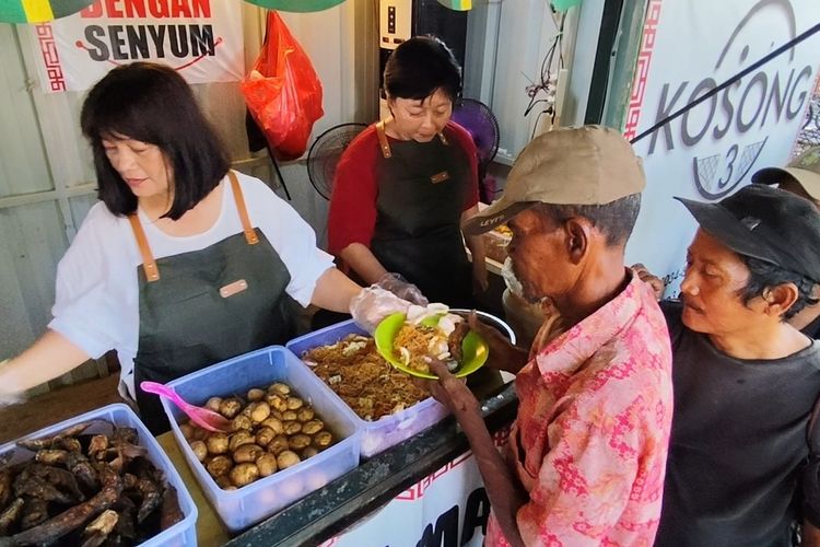 “Syaratnya Hanya Bawa Perut Kosong”, Warung Makan Gratis di Cirebon Habiskan 400 Porsi dalam 2 Jam