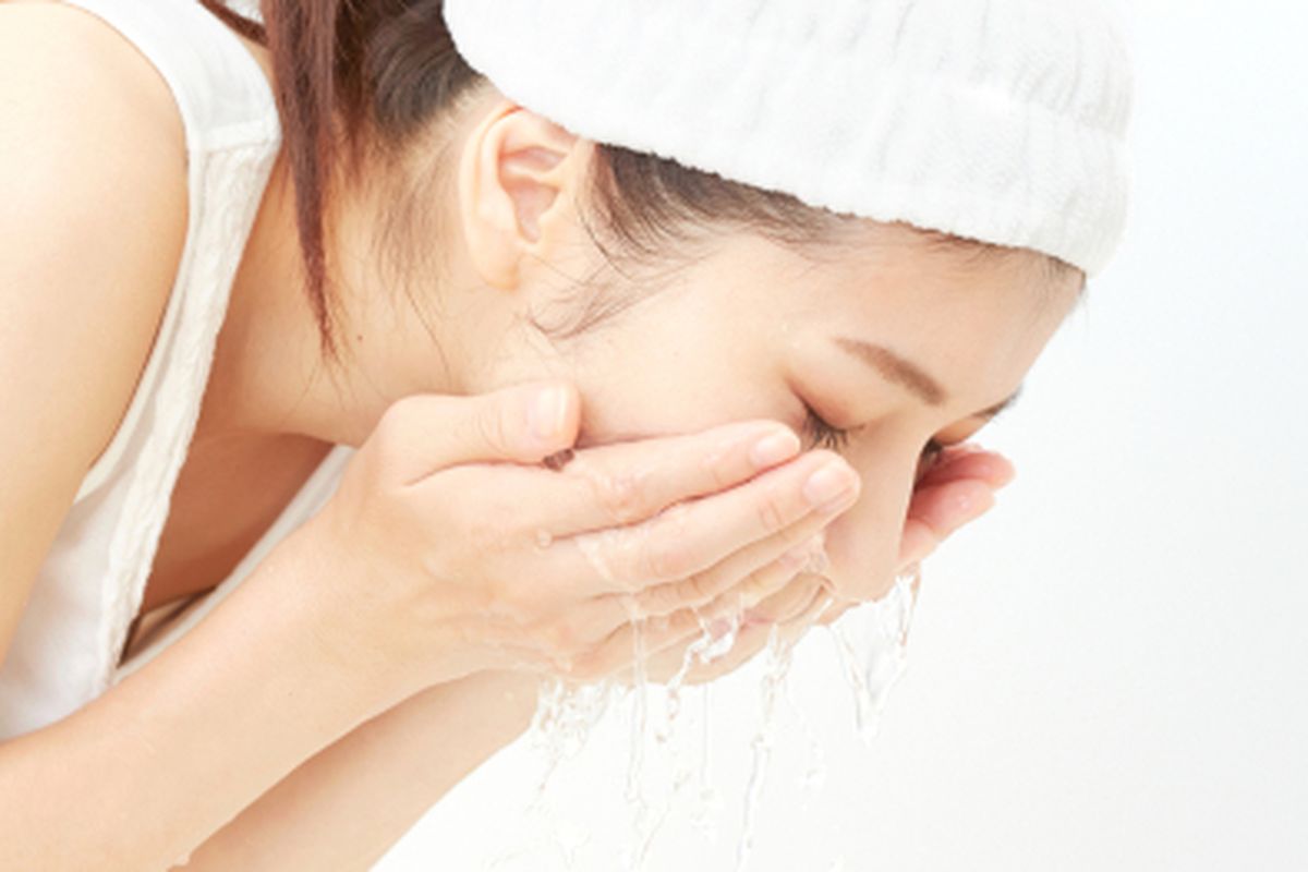 Ilustrasi cuci muka, Berikut rekomendasi sabun muka untuk kulit kering 
