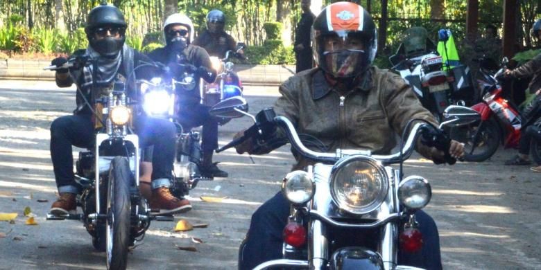Beberapa biker peserta HUT Harley Davidson Club Indonesia (HDCI) Kedu, di Candi Borobudur, Kabupaten Magelang, Jawa Tengah, pada 29-31 Juli 2016.