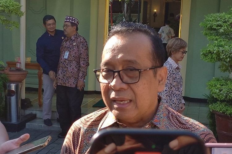 Menko PMK Bantah Isu Mundur dari Kabinet karena Sakit