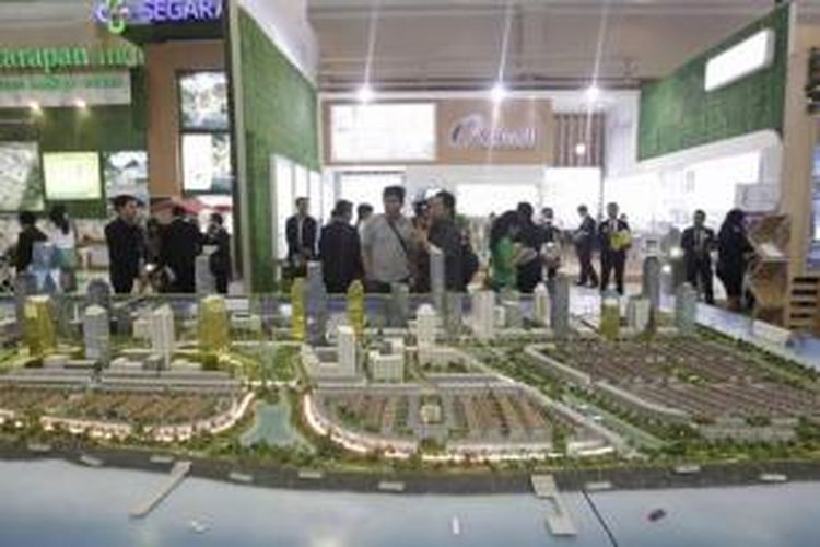 Maket kawasan bisnis dan perumahan dipamerkan di Real Estate Expo 2015, di Jakarta Convention Center, Senayan, Jakarta, Sabtu (21/11/2015). Pameran yang akan berlangsung hingga 22 November ini diikuti 150 pengembang. Harga properti yang dijual bervariasi mulai dari Rp 100 jutaan, hingga yang bernilai miliaran rupiah. 