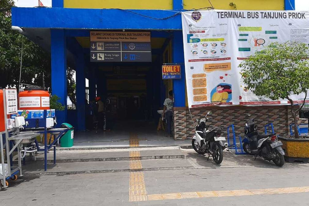 kondisi terminal Tanjung Priok setelah pemberlakuan larangan mudik, Jumat (24/4/2020)