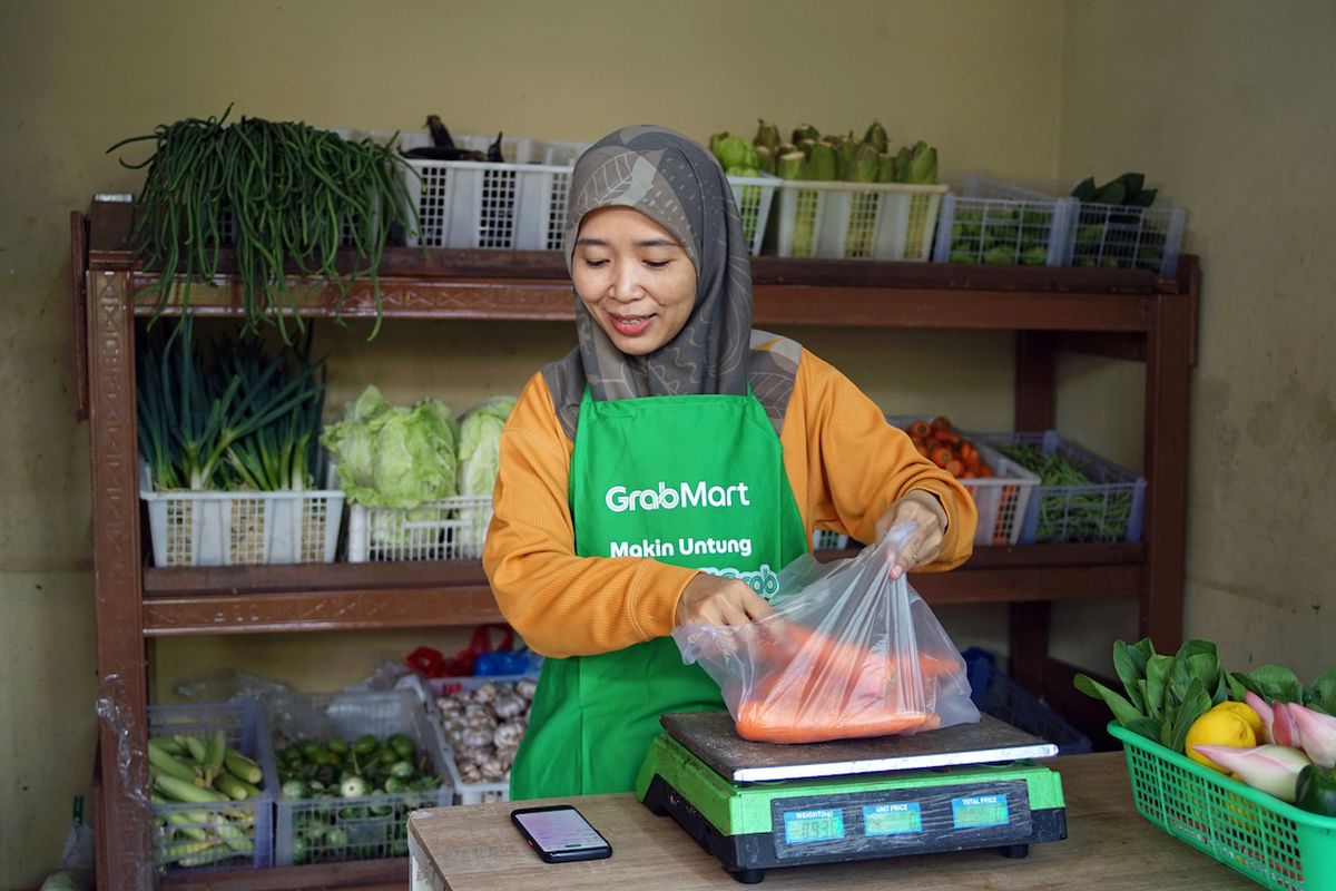 Amilus Sholikhah, pemilik usaha Sayur Express, dulu pernah gagal berbisnis katering sehat. Kini setelah berjualan sayur online ia punya 20 karyawan. 