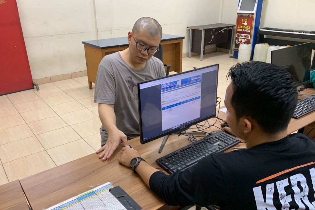 Penampilan terbaru Ronald Tannur pada Senin (28/10/2024). Rambutnya dicukur gundul saat masuk di Rutan Medaeng Sidoarjo.