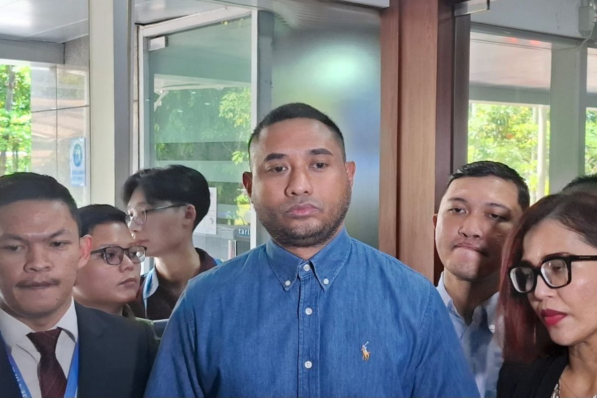 Penyanyi Rayen Pono Laporkan Ahmad Dhani ke MKD DPR RI terkait dengan pelanggaran kode etik, Kamis (24/4/2025).