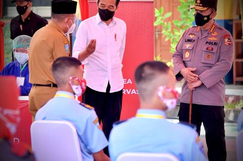 Tinjau Vaksinasi di Ponorogo, Jokowi: Semoga Penyebaran Covid-19 Bisa Kita Hentikan