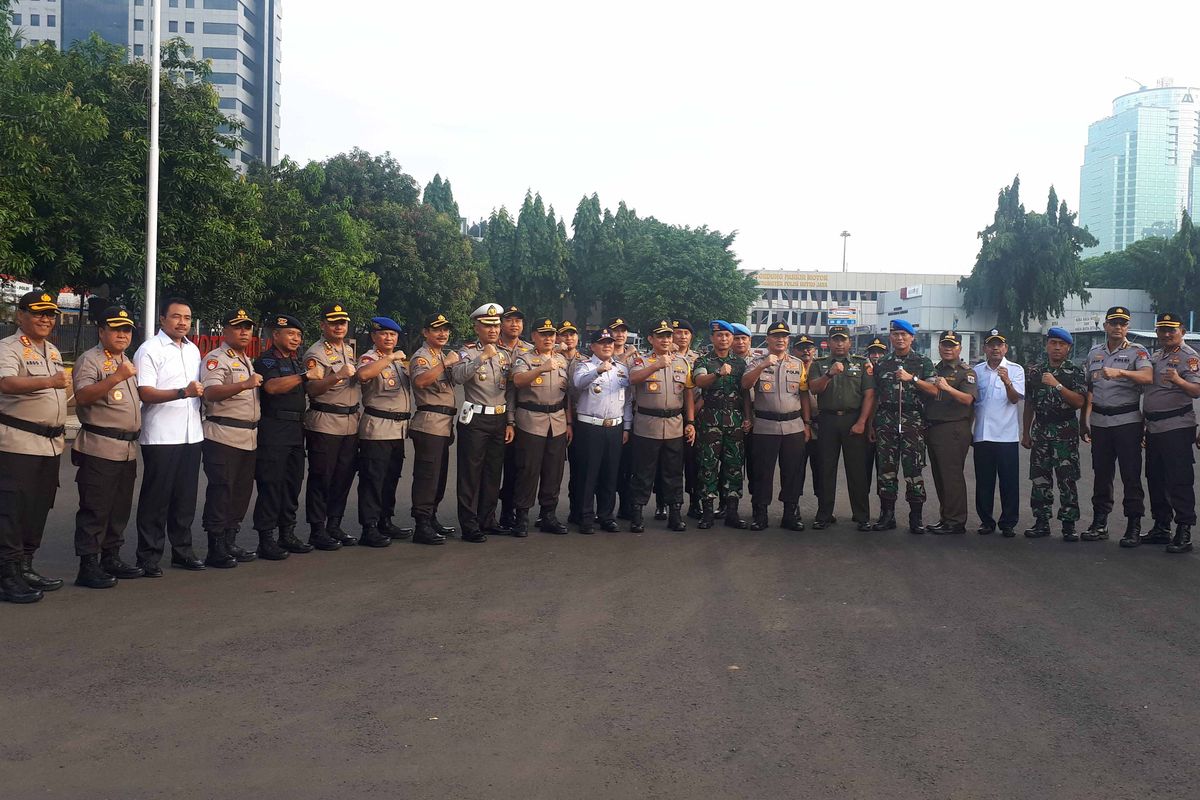 Kapolda Metro Jaya Irjen Gatot Eddy Pramono dan jajarannya usai apel operasi keselamatan 2019 di Lapangan Promoter Polda Metro Jaya, Jakarta Selatan, Senin (29/4/2019).