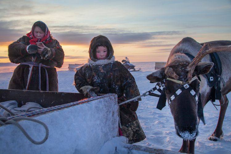 Ilustrasi orang-orang yang tinggal di Kutub Utara. Untuk bertahan hidup di lingkungan ekstrem, ada cara khusus yang mereka lakukan agar tidak malnutrisi.