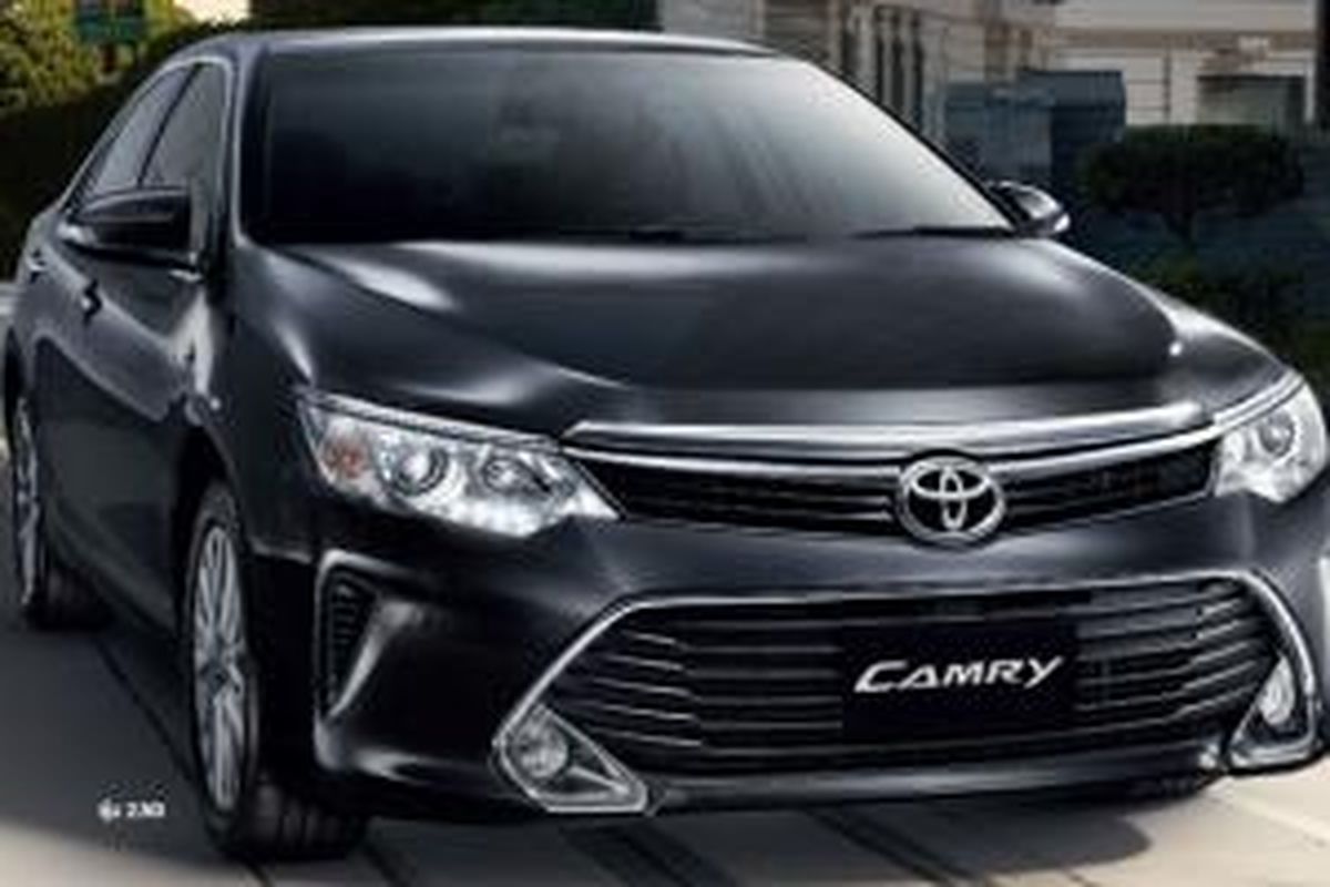 Penampilan baru Camry facelift, terlihat lebih dewasa dan mapan.