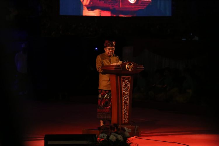 Wakil presiden Republik Indonesia Jusuf Kalla saat memberikan sambutan dalam acara Dharma Santi Nasional, Peringatan Hari Suci Nyepi Caka 1941, di Art Center, Denpasar pada Sabtu (6/4/3019)