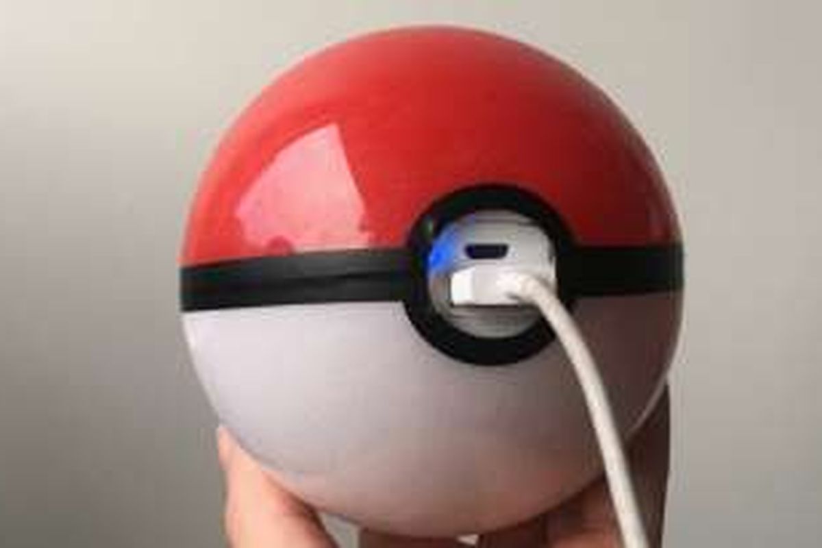 Powerbank Pokeball.