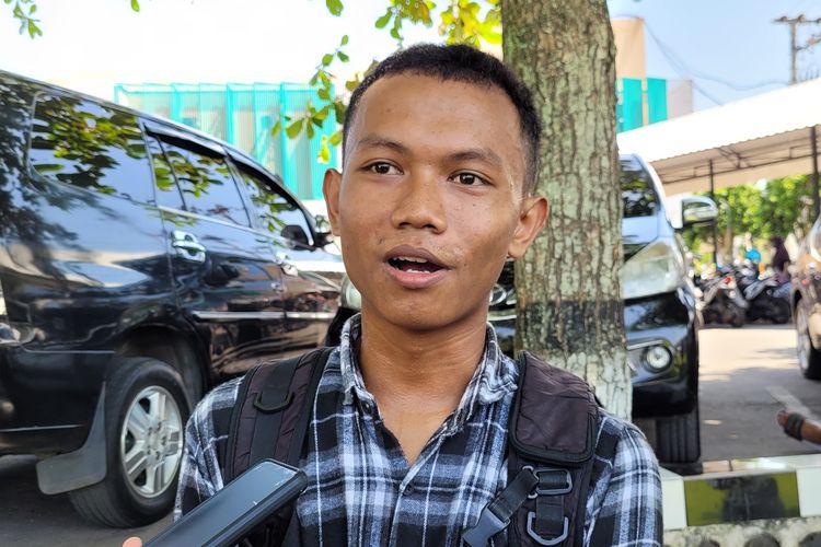 Teguh Itmamul Umam (18) usai mengambil hasil tes kesehatan di RST Wijayakusuma Purwokerto, Kabupaten Banyumas, Jawa Tengah, Rabu (24/5/2023).