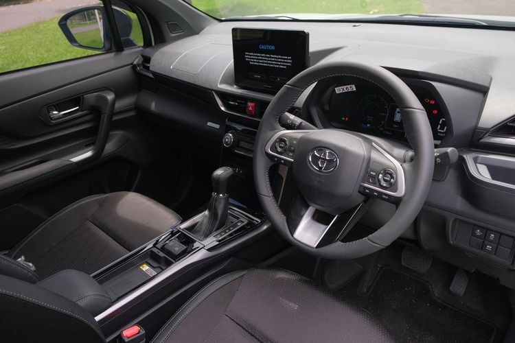 Interior Toyota Veloz Hybrid