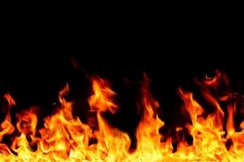 Mobil Terbakar di Depan SPBU Kota Kediri