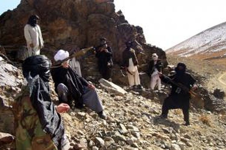 Pasukan Taliban saat berpatroli di Provinsi Ghazni, Afganistan.