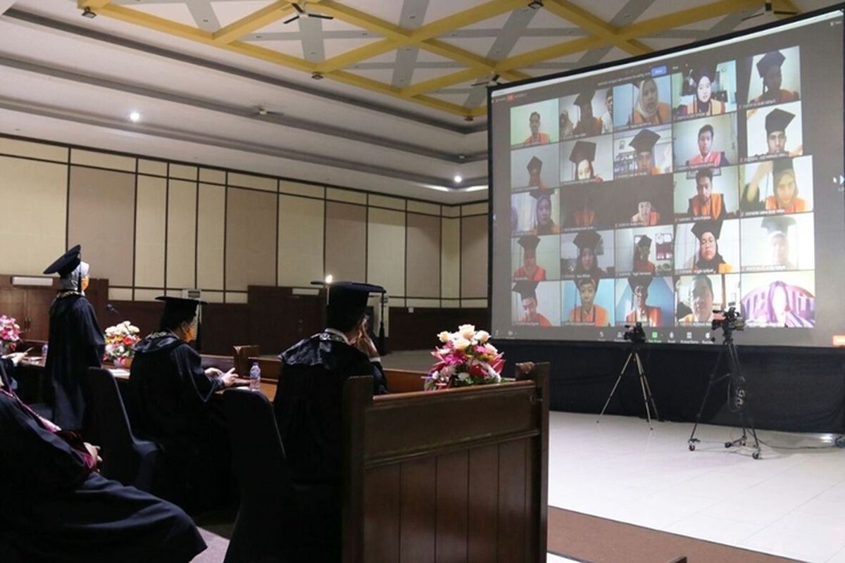 Institut Teknologi Nasional (Itenas) Bandung menyelenggarakan wisuda secara online untuk kedua kalinya pada Sabtu (20/3/2021).