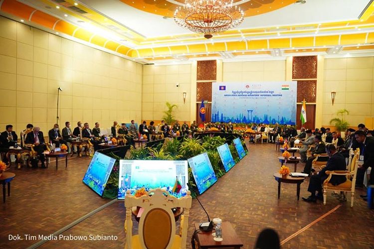 Forum ADMM Retreat Plus ke-9 di Siem Reap, Kamboja. 

