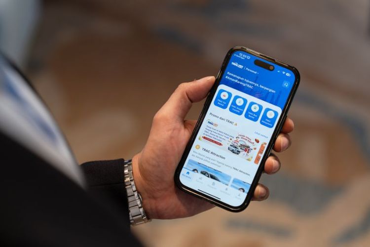 Aplikasi TRACtoGo memudahkan pelanggan memesan layanan rental kendaraan secara praktis dan aman. 