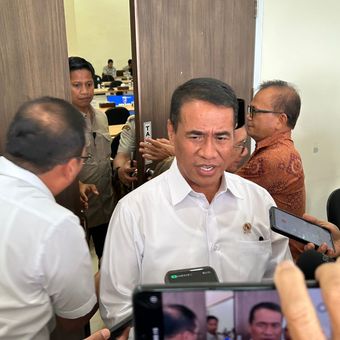 Menteri Pertanian Andi Amran Sulaiman saat memberikan keterangan di Gedung Startup Center, Kota Bogor, pada Kamis (9/4/2026).