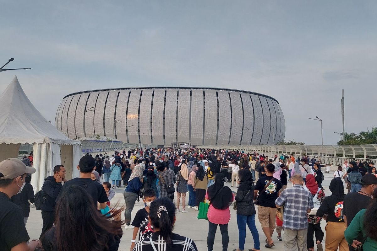 Puncak rangkaian acara hari ulang tahun (HUT) ke-495 DKI Jakarta, Malam puncak Jakarta Hajatan ke-495 digelar di Jakarta International Stadium (JIS), Tanjung Priok, Jakarta Utara, pada Sabtu (25/6/2022). 