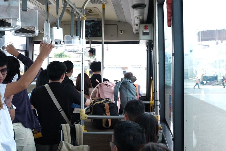 Dengar Musik di Bus Umum Singapura Bisa Didenda hingga Rp 6,9 Juta