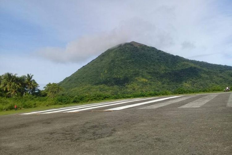Gunung Api Banda di Kpulauan Banda, Kabupaten Maluku Tengah kini naik ke level waspada II