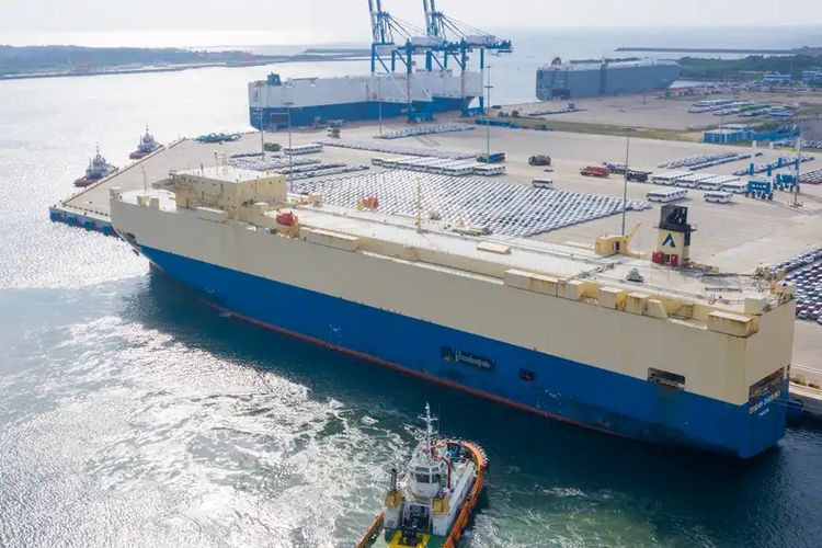 China menyewa Pelabuhan Internasional Hambantota di Sri Lanka selama 99 tahun setelah proyek tersebut kesulitan membayar kembali pinjamannya.