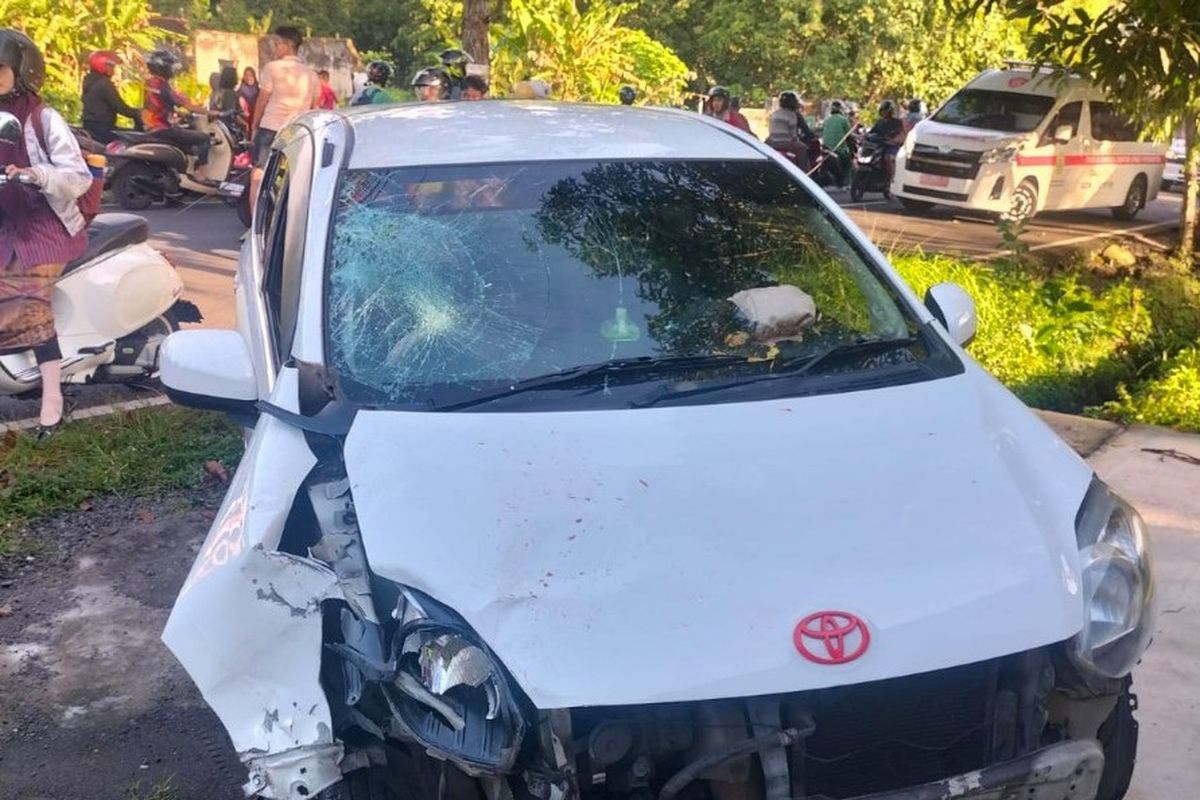 Mobil yang terlibat dalam kecelakaan di Jalan Samas, Bantul, Kamis (5/2/2026)