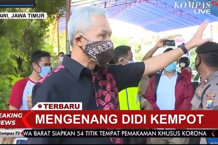 Gubernur Jawa Tengah Ganjar Pranowo melayat almarhum Didi Kempot di rumah duka di Desa Majasem, Kecamatan Kendal, Kabupaten Ngawi, Jawa Timur, Selasa (5/5/2020).