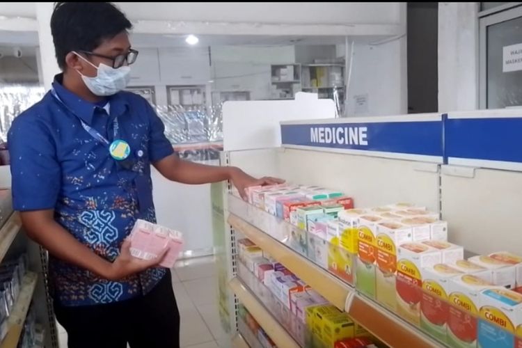 (Karo-SUMUT) Kemenkes Minta Tak Jual Obat Sirup Sementara, Pemilik Apotek Masih Tunggu Surat Resmi