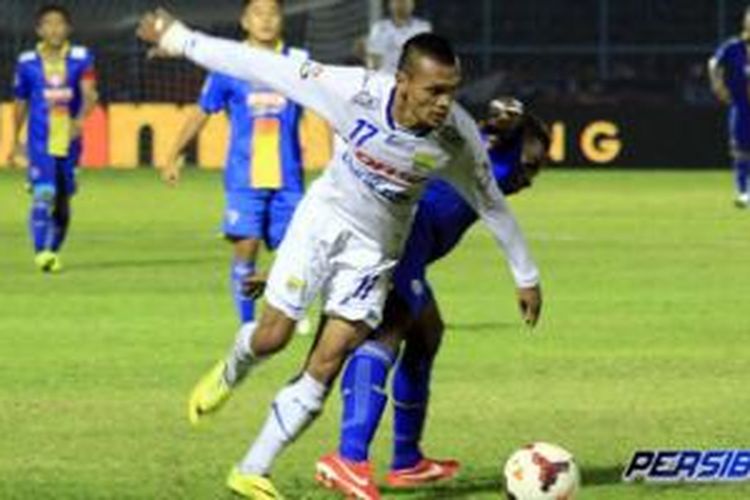 Penyerang Persib Bandung, Ferdinand Sinaga. 