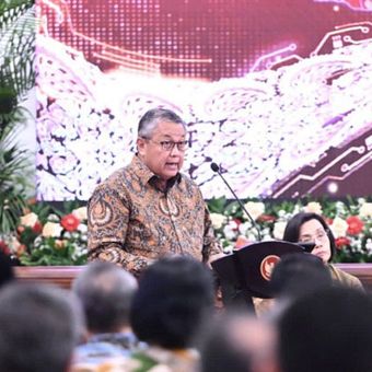 Gubernur Bank Indonesia Perry Warjiyo menyampaikan paparan pada acara Rakornas Pengendalian Inflasi 2023 di Istana Negara. 