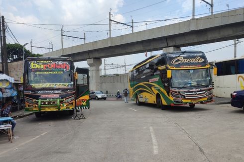 Tes Covid-19 Dihapus sebagai Syarat Perjalanan, Pengawasan Prokes di Terminal Lebak Bulus Diperketat