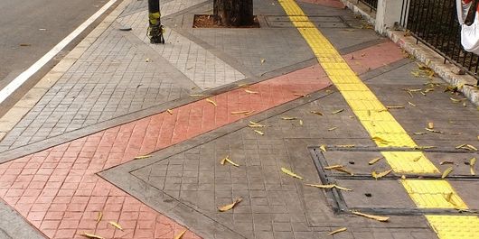 Peremajaan jalur pejalan kaki yang berada di Jalan Sisingamangaraja, Jakarta, menggunakan DekoCrete, inovasi Holcim untuk produk beton yang dapat memberikan keindahan sesuai dengan kebutuhannya pada jalur pejalan kaki.