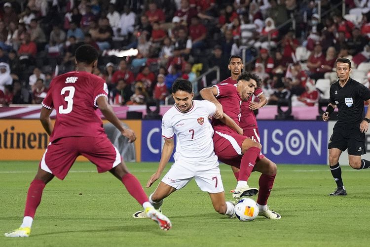 Suasana laga timnas U23 Indonesia vs Qatar dalam matchday pertama babak penyisihan Grup A Piala Asia U23 2024 pada Senin (15/4/2024).