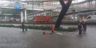 Banjir Rendam 16 RT dan 10 Ruas Jalan di Jakarta Minggu Pagi, Terparah di Jakbar