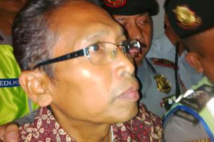 Terdakwa kasus suap hakim yang juga mantan Wakil Kepala Pengadilan Negeri Bandung, Hakim Setyabudi Tedjocahyono divonis 12 tahun penjara pada sidang yang dipimpin oleh Majelis Hakim Nurhakim di Pengadilan Negeri Bandung, Selasa, (17/12/2013)