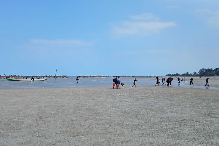 Pantai Pasir Padi Pangkalpinang, Destinasi Murah Meriah Saat Lebaran