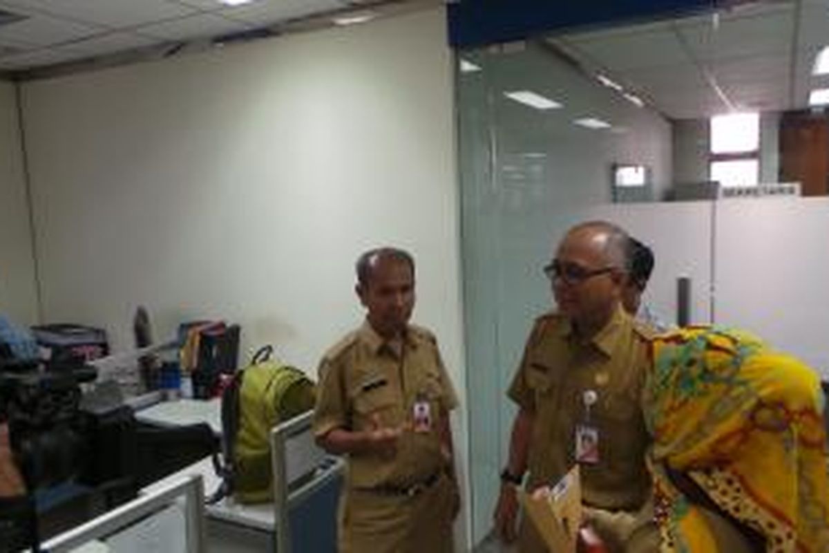 Kepala Inspektorat DKI Lasro Marbun sedang melakukan inspeksi mendadak (sidak) PNS DKI jelang cuti bersama hari raya Idul Fitri 1436 Hijriah, di Balai Kota, Rabu (15/7/2015).