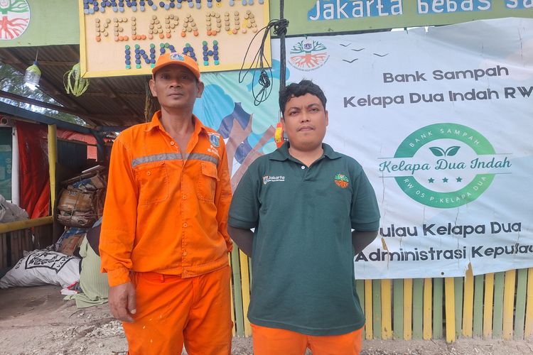 Perjuangan Zaenal Petugas Bank Sampah Pulau Kelapa, Kerap Kena Marah Saat Pilah-pilah