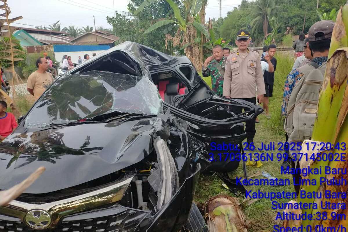 Foto: Foto: Pasca peristiwa kecelakaan yang melibatkan Minibus dan kereta api (KA) terjadi di perlintasan kereta api KM 115+0/1 Nanggar Bayu, Kabupaten Simalungun, Sumatera Utara, Sabtu (26/7/2025). Dokumentasi: Polres Simalungun.